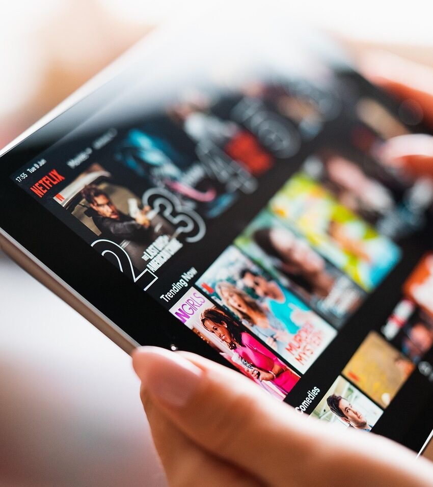 tablet, movies, netflix, choose, hand, watch, entertainment, leisure, netflix, netflix, netflix, netflix, netflix